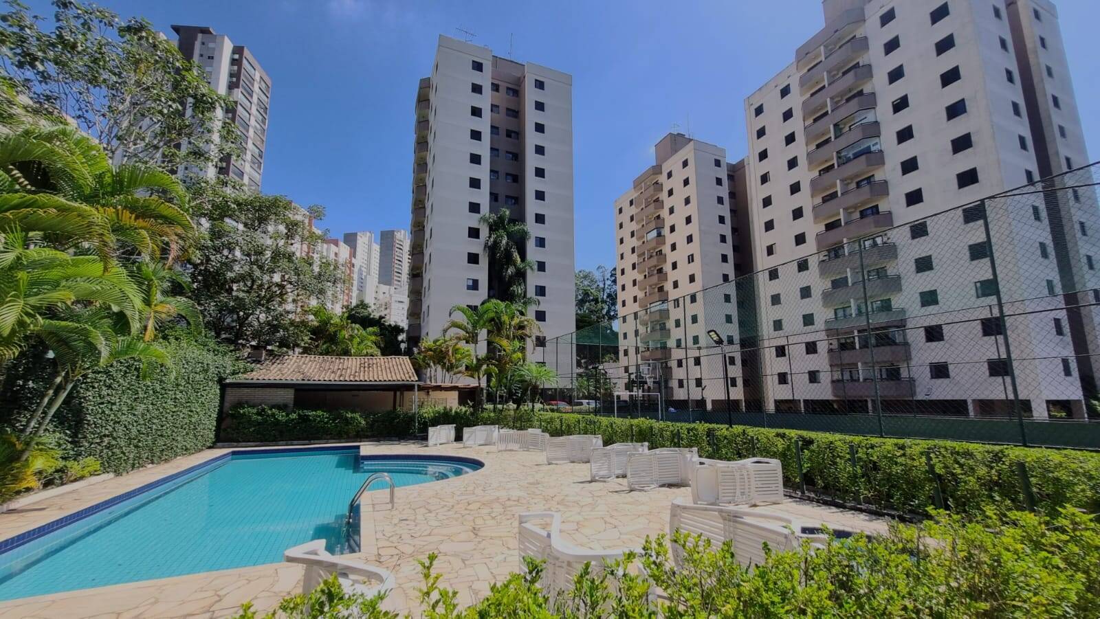#877LZ - Apartamento para Venda em São Paulo - SP