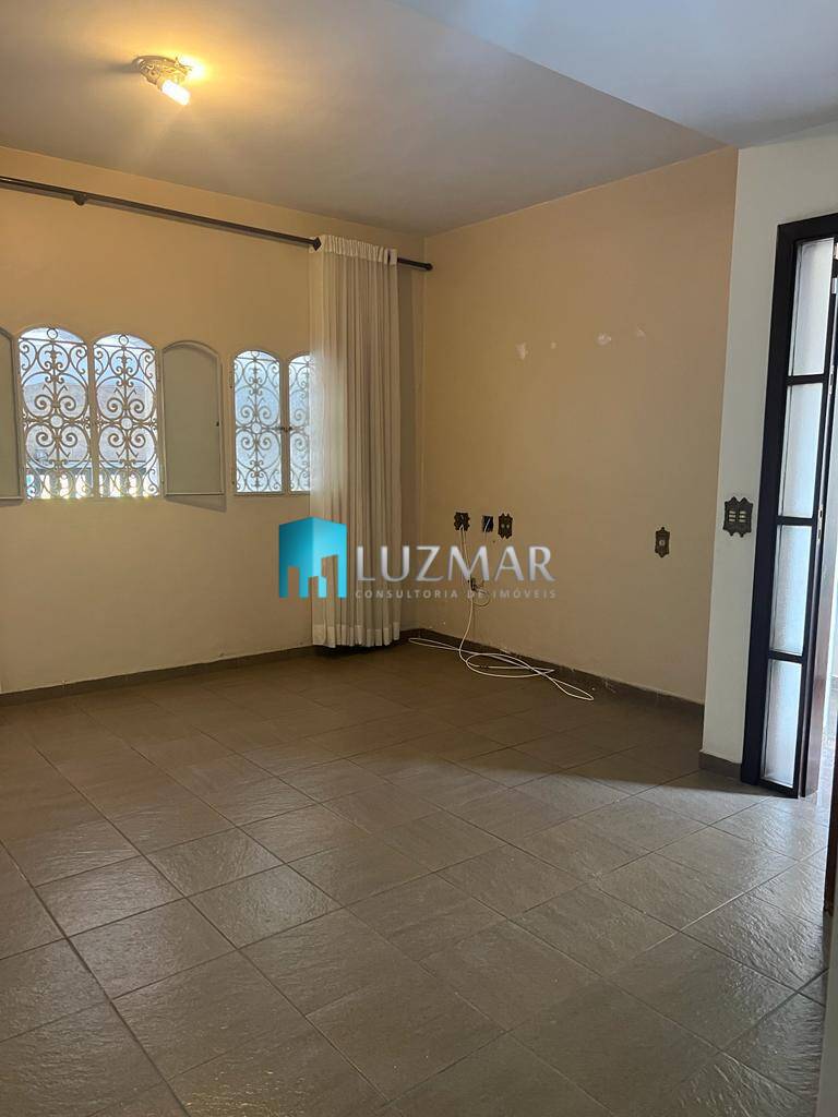 Casa, 4 quartos, 207 m² - Foto 2