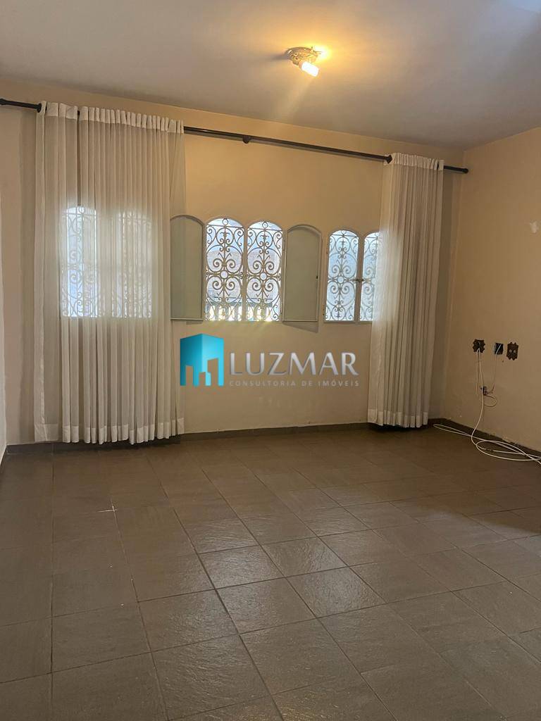 Casa, 4 quartos, 207 m² - Foto 1