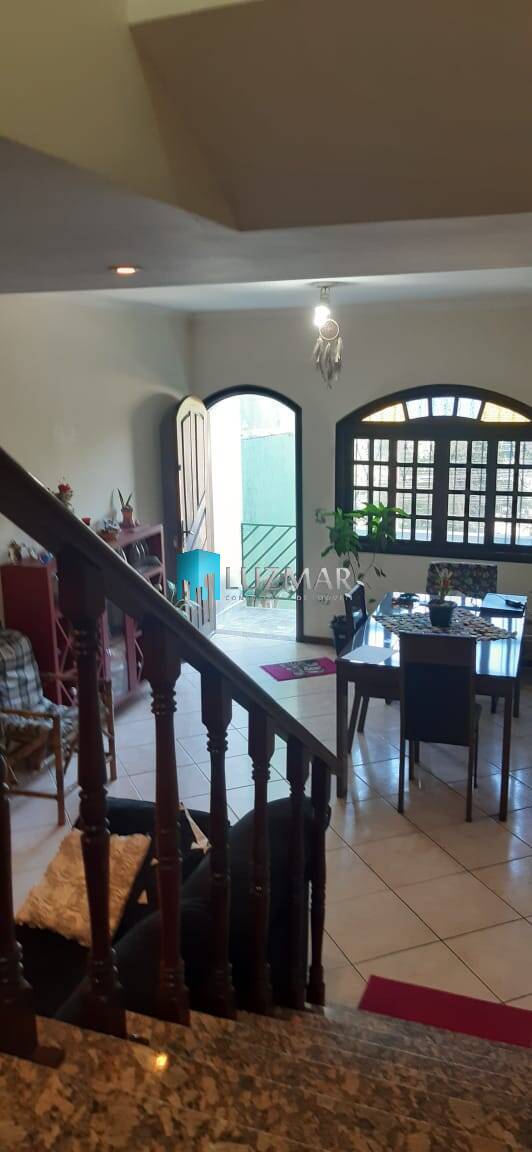 Casa, 3 quartos, 175 m² - Foto 1