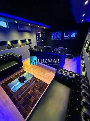 Casa, 3 quartos, 210 m² - Foto 1