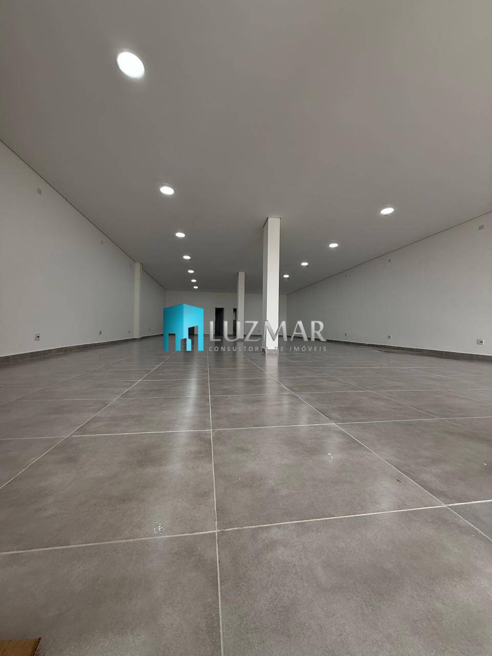 Loja-Salão, 250 m² - Foto 1